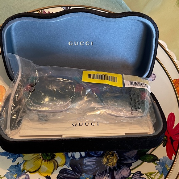 Gucci NWT! Green and Red Sunglasses for Women - Picture 7 of 16